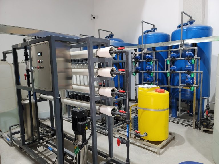 Hệ thống siêu lọc và thẩm thấu ngược tái sử dụng nước (UF + RO)